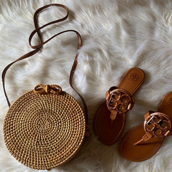 Handbags - 🌻🏵 New Round Straw Rattan Bag Purse Crossbody 🦋
